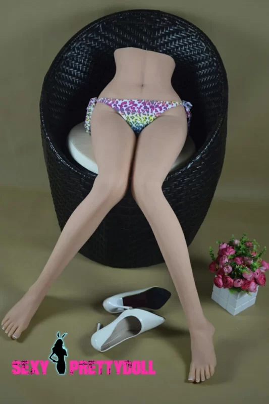 6YE 110cm Sex Doll's long legs and slender waist (4)